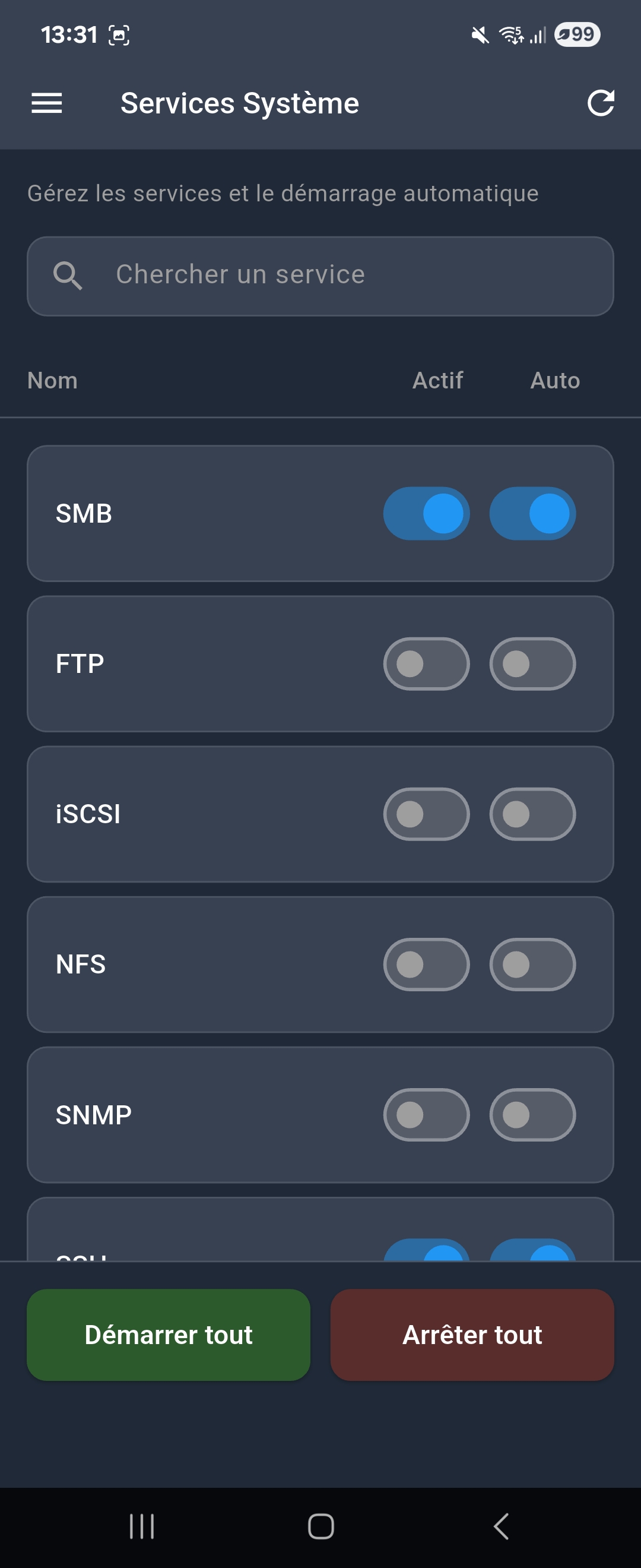Interface de gestion des services système (SMB, NFS, SSH, etc.)